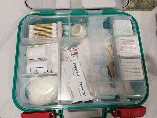 Bom preço Kit de Primeiros Socorros com 326 Peças ANSI/ISEA Z308.1-2015 Classe A/B Registrado pela FDA on-line